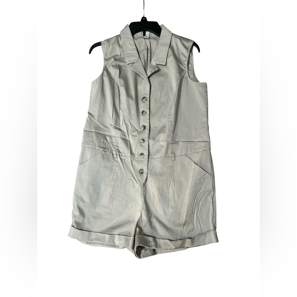 Kenneth Cole New York Beige Sleeveless Romper. Size 10. - Picture 1 of 14